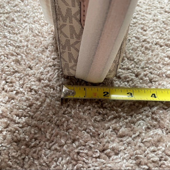 SOLD ✨ Michael Kors Jet Set Logo Crossbody Purse - Picture 13 of 14